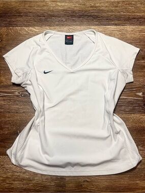 Nike Dri-FIT White Mesh V-Neck Athletic Top 🤍